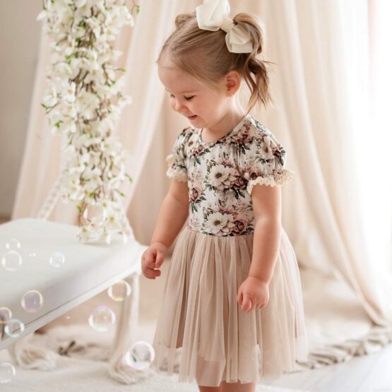 Suknia tiulowa z kwiatowym karczkiem i koronką PASTELOWY BEŻ