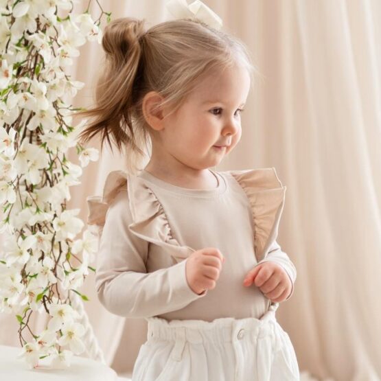 Gładka bluzeczka z długim rękawem FALBANKI BEŻOWE